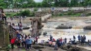 Indrayani River Bridge Collapse: पुणे जिले में इंद्रायणी नदी पर बना ब्रिज टुटा, 25 से 30 लोगों के पानी में डूबने की आशंका, राहत कार्य शुरू (Watch Video)